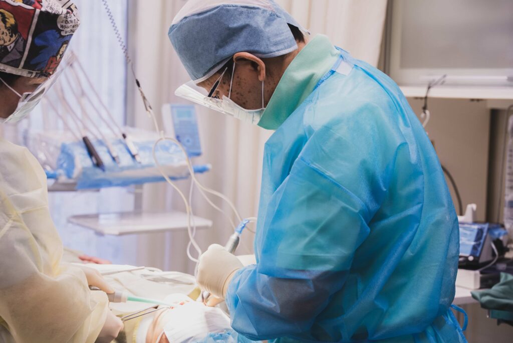 芝公園歯科のインプラント手術の様子