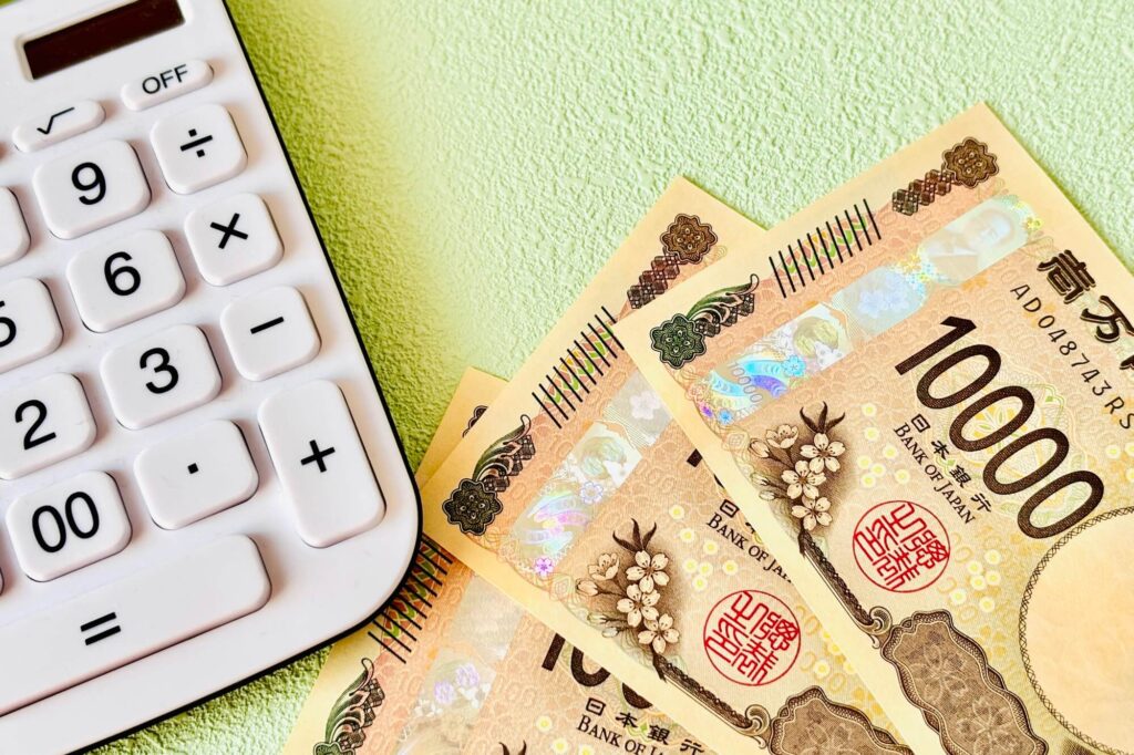 電卓とお札(日本円)